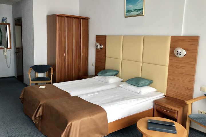 Room 16 of 52