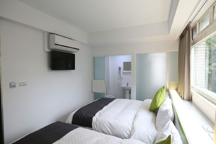 Room 9 of 48