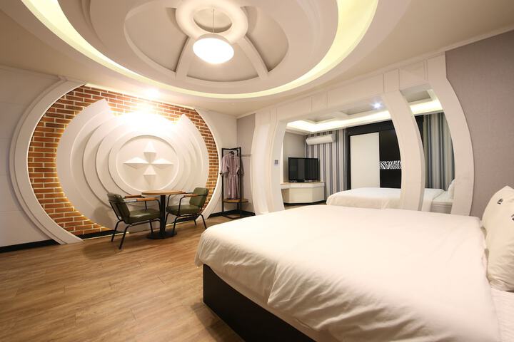 Room 26 of 49
