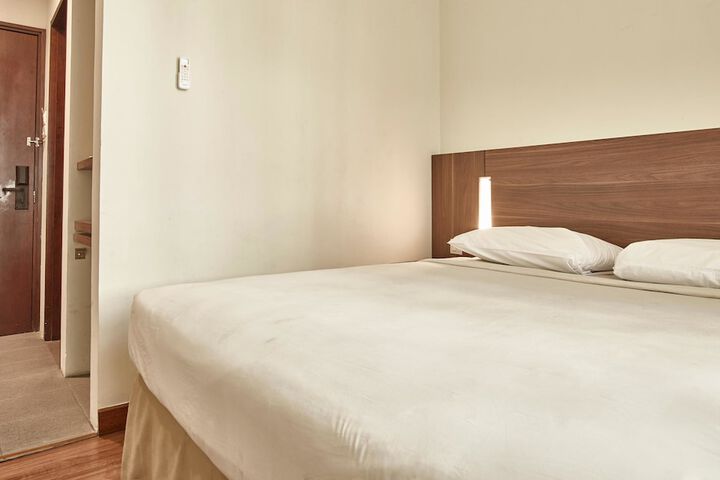 Room 10 of 38