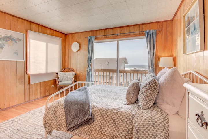Room 2 of 10