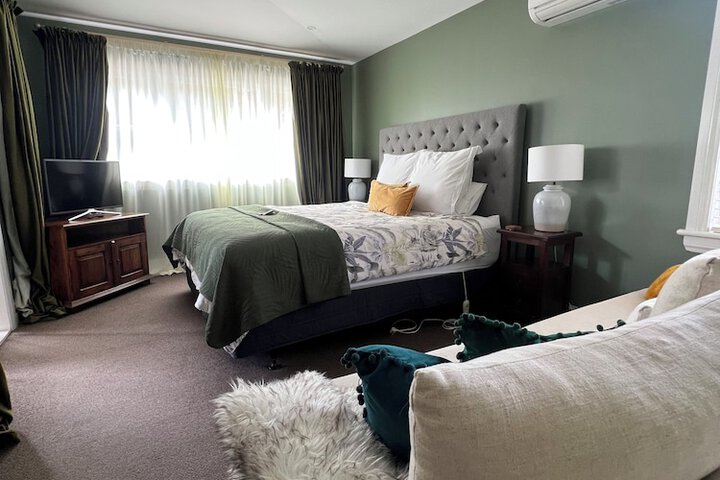 Room 12 of 83