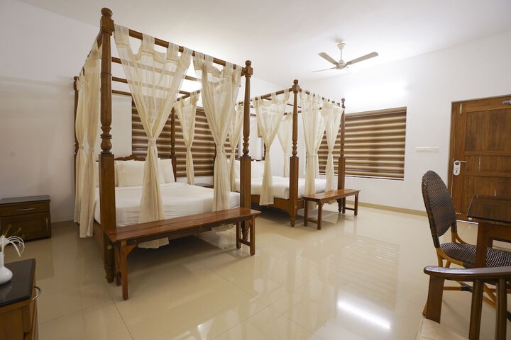 Room 2 of 44