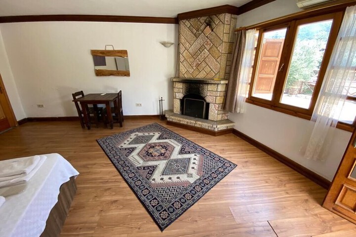Room 12 of 72