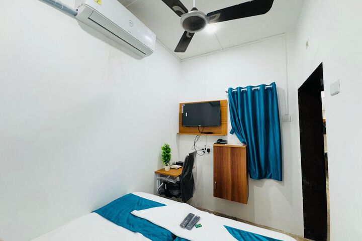 Room 5 of 12
