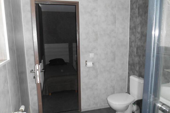 Room 21 of 42