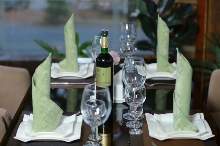 Dining 45 of 58