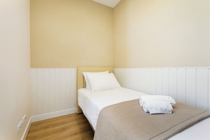 Room 7 of 49