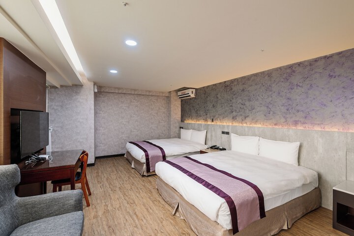 Room 16 of 92