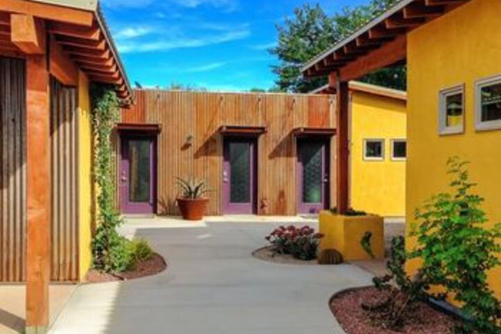 Hotel Exterior 8 of 26