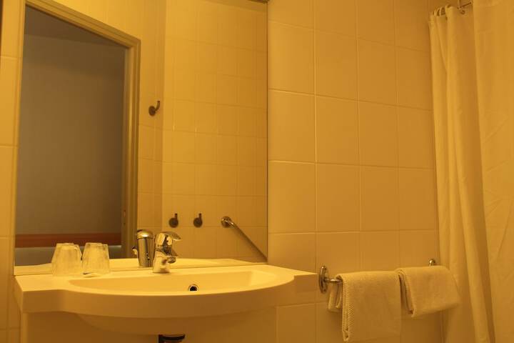 Room 34 of 60