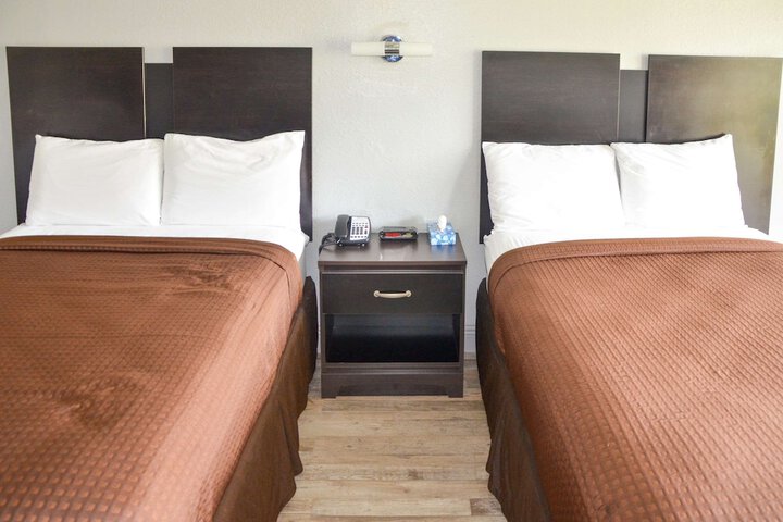 2 Double Beds (21 of 23)
