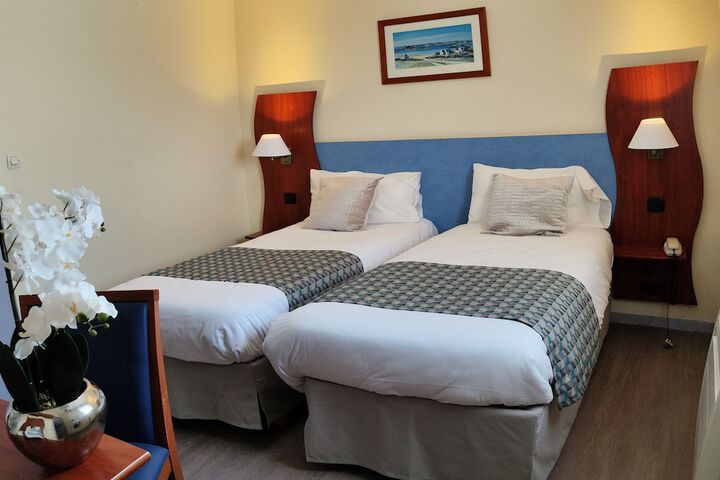 Room 9 of 29
