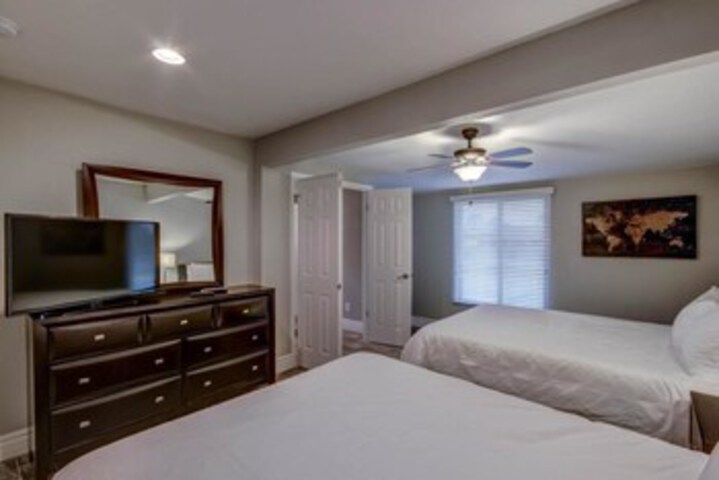 Room 13 of 22