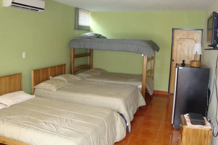 Room 5 of 10