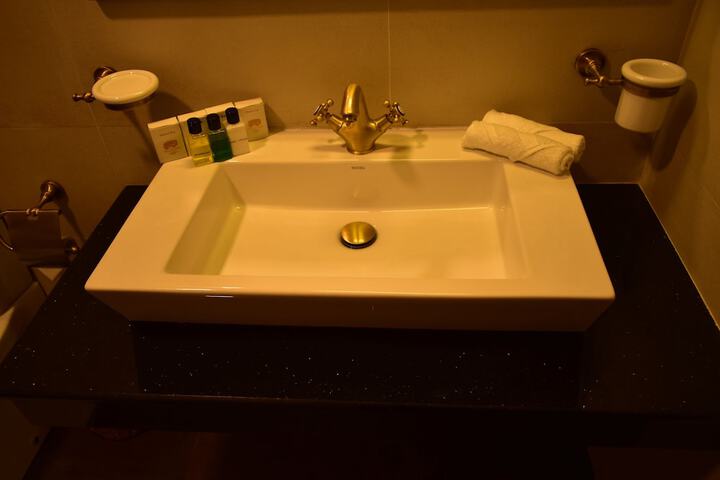 Room 25 of 41