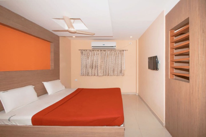 Room 9 of 12