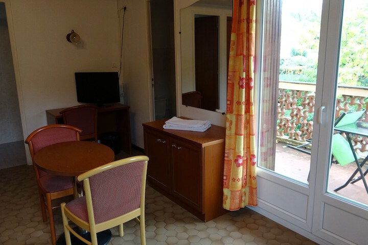 Room 7 of 12