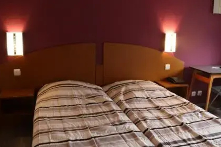 Room 3 of 10