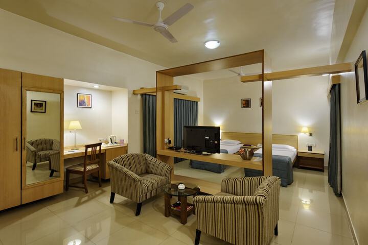 Room 4 of 98