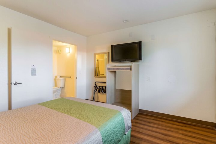 Room 6 of 29