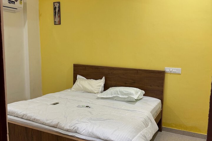 Room 4 of 10
