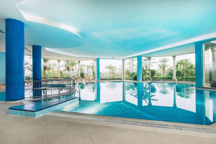Hotel Pool