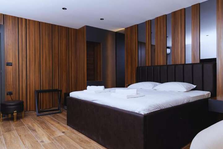Room 17 of 36