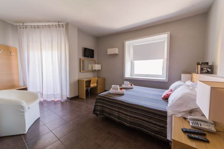 Room 6 of 35