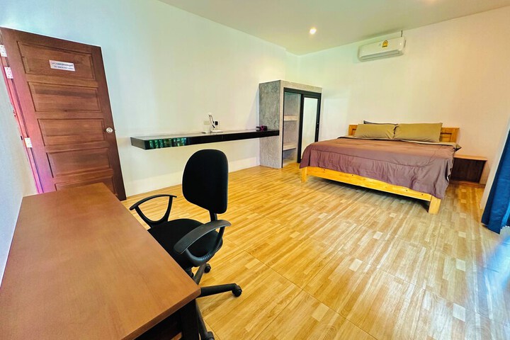 Room 42 of 177