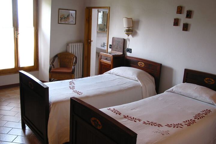 Room 28 of 98