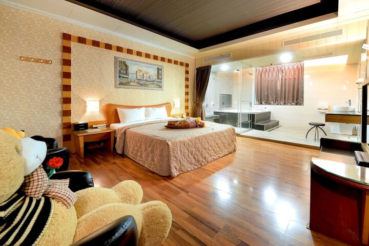 Room 9 of 64