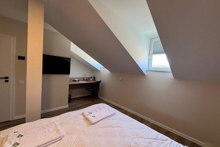 Room 3 of 70