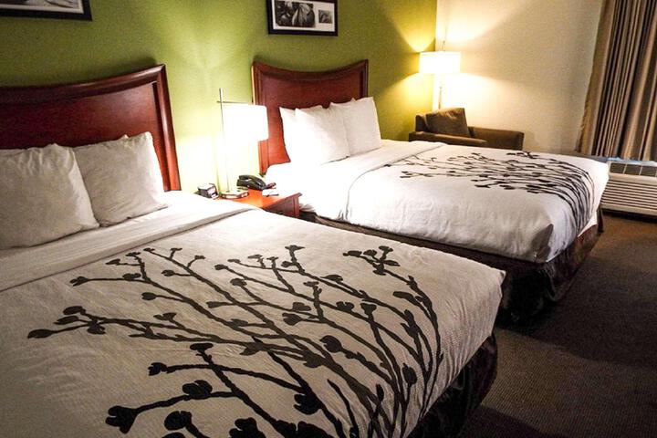 2 Double Beds (3 of 9)
