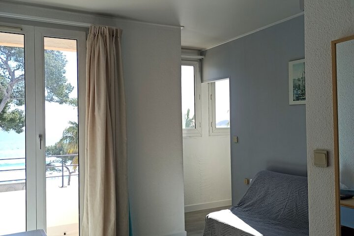 Room 4 of 35