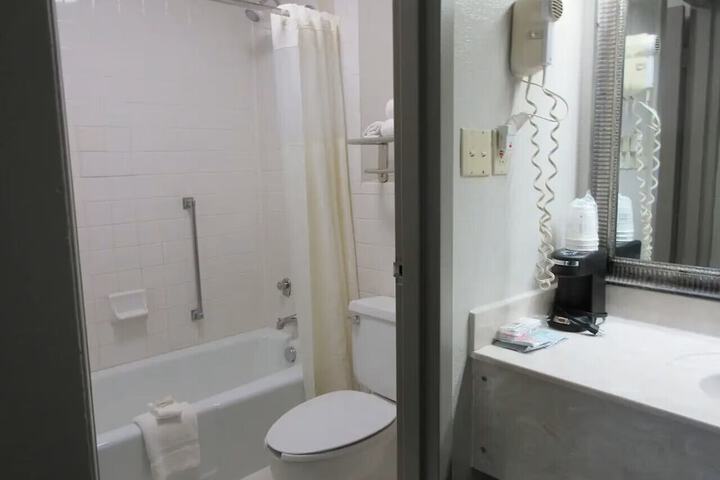 Room 160 of 190