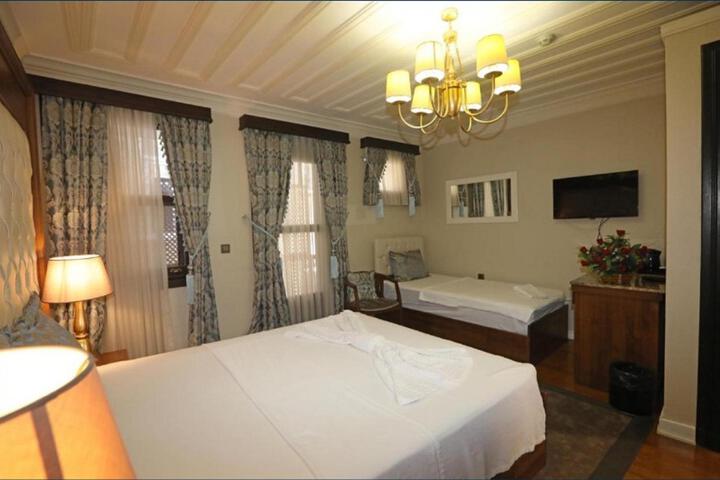 Room 5 of 10