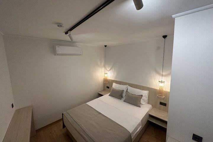 Room 11 of 42