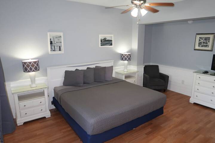 Room 4 of 65