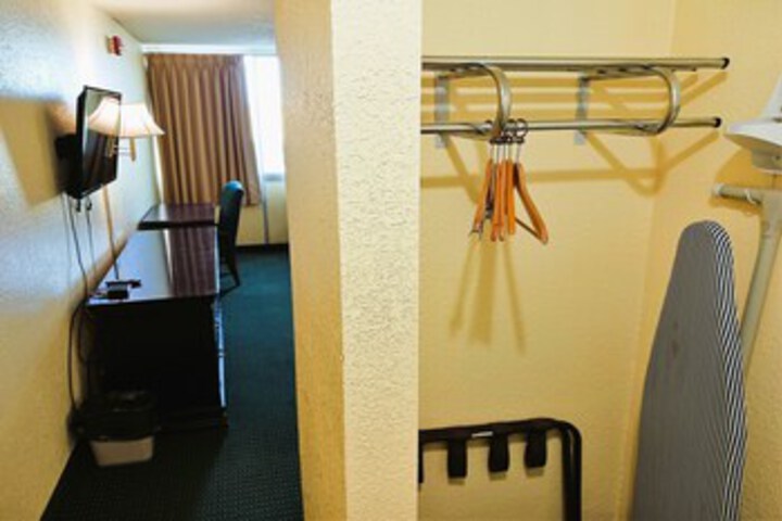 Room 37 of 144