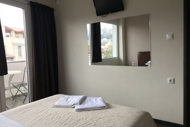 Room 4 of 48