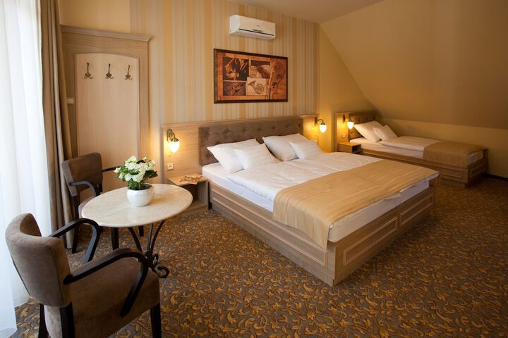 Room 7 of 27