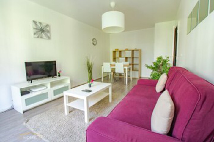 Lounge 5 of 11