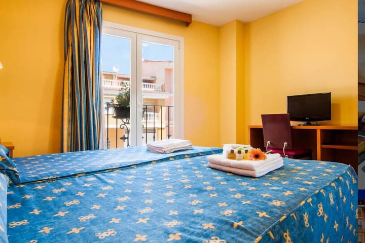 Room 2 of 27