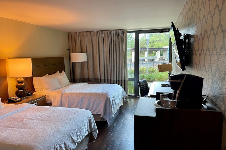 Room 9 of 32