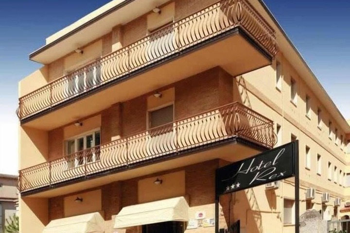 Hotel 37 of 39