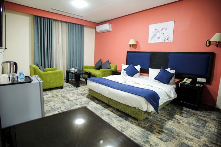 Room 12 of 25