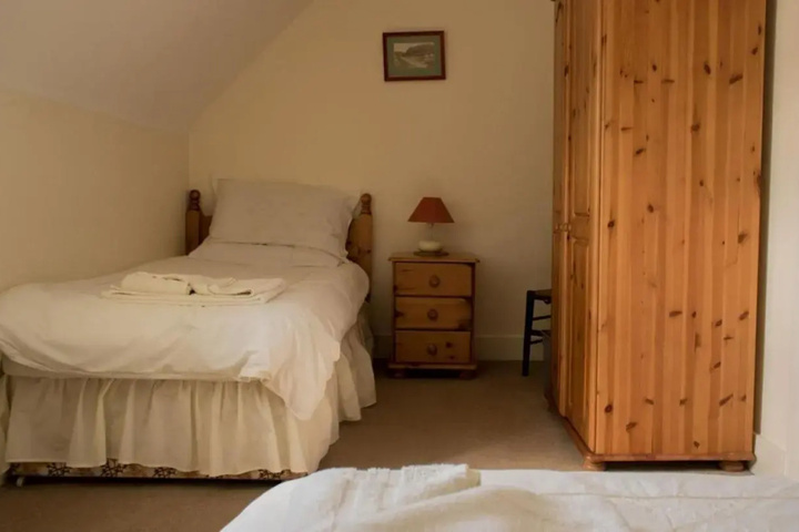 Room 5 of 15