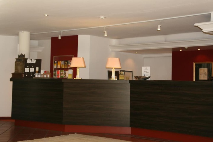 Entrance & Lobby