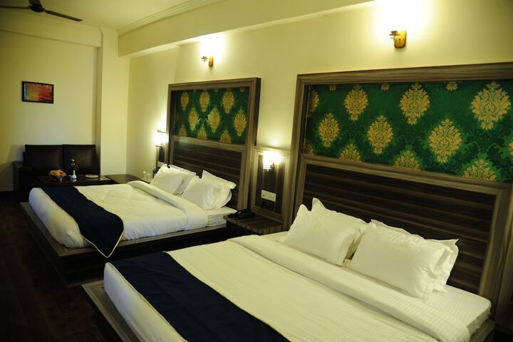 Room 15 of 76